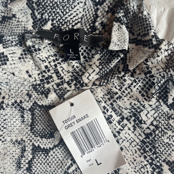 🌟 NWT FORE Grey Snake Print Mock Neck Long Sleeve Top Size Large - Picture 6 of 7